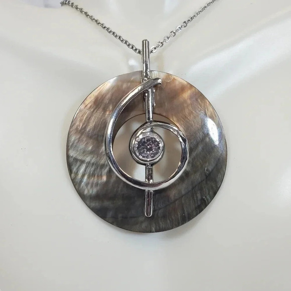 Dark Delicate Mother of Pearl Shell Round Music Note with Cubic Zirconia Jeweled - Picture 3 of 6